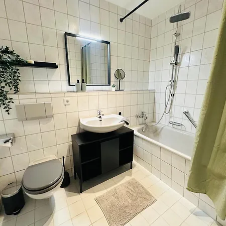 Familiennest - Grosszuegige Familienwohnung Mit Balkon Zwenkau