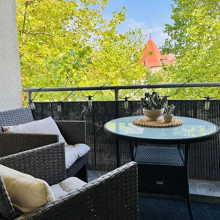 Familiennest - Grosszuegige Familienwohnung Mit Balkon Apartament Zwenkau