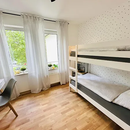Familiennest - Grosszuegige Familienwohnung Mit Balkon Apartament