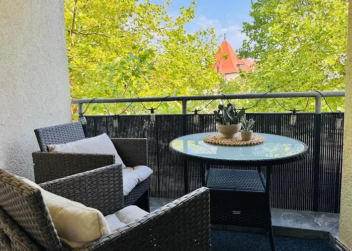 Familiennest - Grosszuegige Familienwohnung Mit Balkon Apartment Zwenkau