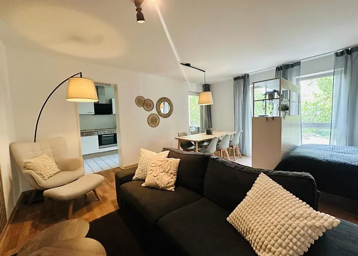 Familiennest - Grosszuegige Familienwohnung Mit Balkon Zwenkau